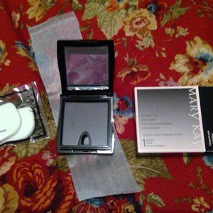 Mary Kay mini compact comes with 2 cosmetic sponges.